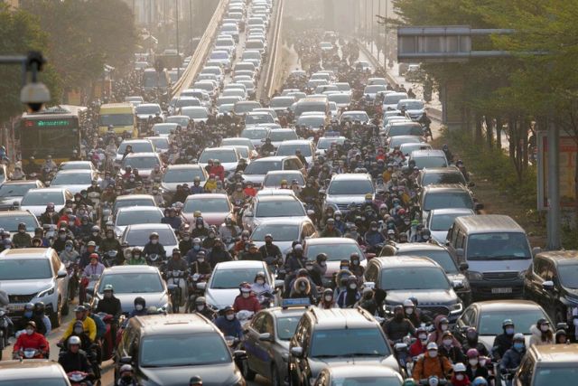 Nhiều người dù đã có bằng lái xe nhưng vẫn rất sợ đi ô tô trên phố Hà Nội
