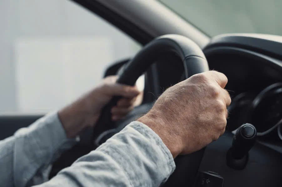 Người lớn tuổi nếu đủ điều kiện vẫn có thể đăng ký học lái xe ô tô