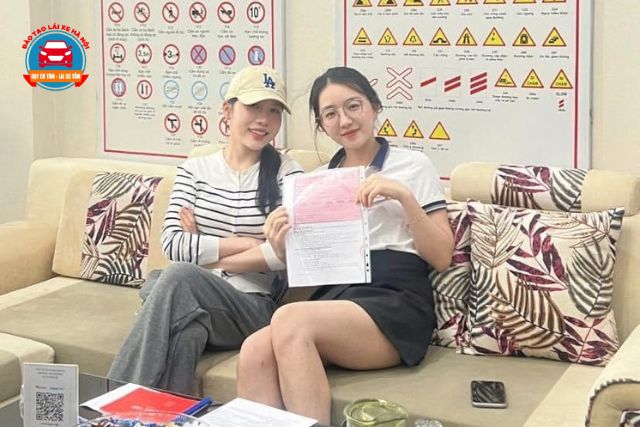 Nhân viên tư vấn sẽ giúp các học viên hoàn thiện hồ sơ ngay sau khi đăng ký khóa học