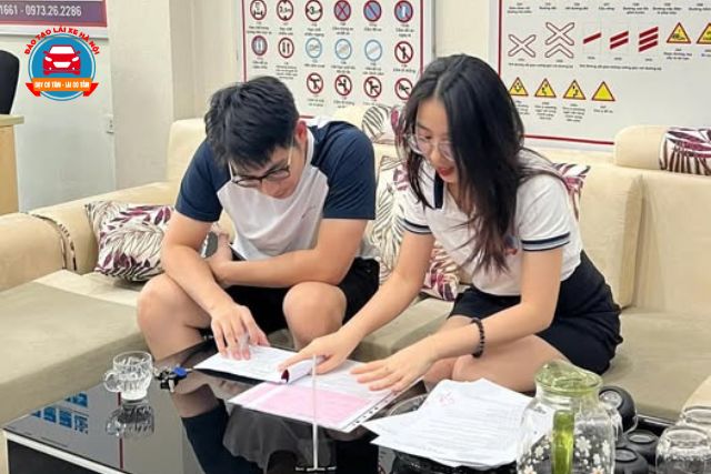 Luôn có nhân viên hỗ trợ tư vấn giải đáp thắc mắc song hành với các giảng viên đào tạo