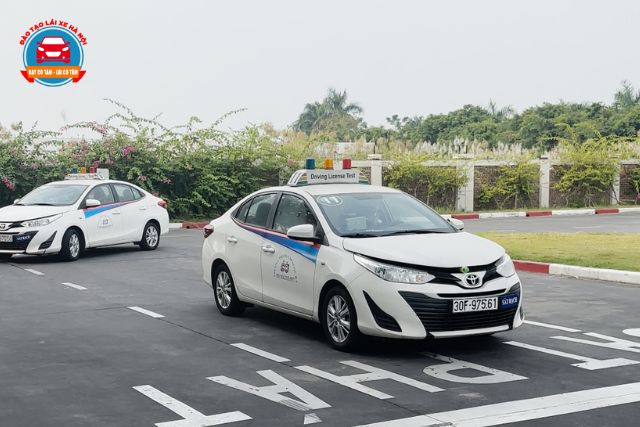 Tập làm quen xe và chỉnh lại cho phù hợp tư thế lái trước khi khởi hành