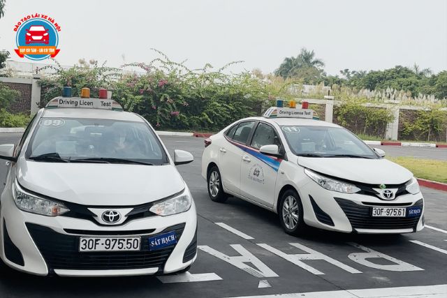 Đảm bảo đã thắt dây an toàn và chỉnh gương đúng tầm mắt trước khi bắt đầu