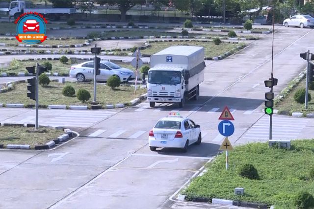 Phần thực hành lái xe được đảm bảo số giờ học cần thiết cho học viên nắm vững kỹ thuật lái xe